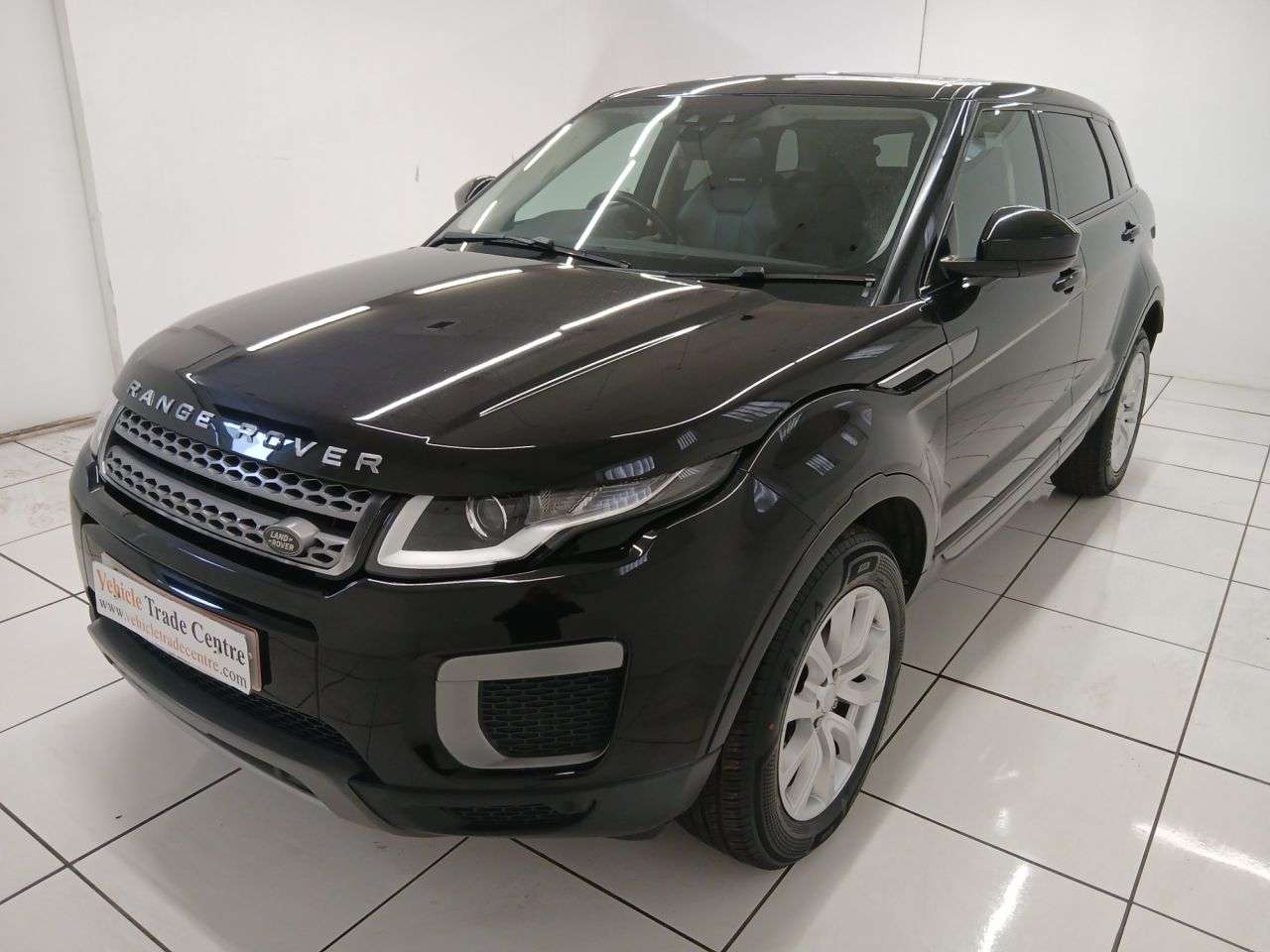 A 2016 LAND ROVER RANGE ROVER EVOQUE 2.0 eD4 SE SUV 5dr Diesel Manual FWD Euro 6 (s/s) (150 ps) A 2016 LAND ROVER RANGE ROVER EVOQUE 2.0 eD4 SE SUV 5dr Diesel Manual FWD Euro 6 (s/s) (150 ps)