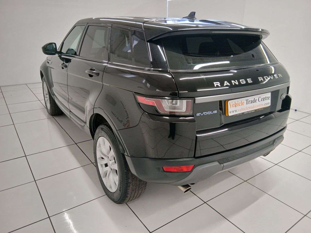 A 2016 LAND ROVER RANGE ROVER EVOQUE 2.0 eD4 SE SUV 5dr Diesel Manual FWD Euro 6 (s/s) (150 ps) A 2016 LAND ROVER RANGE ROVER EVOQUE 2.0 eD4 SE SUV 5dr Diesel Manual FWD Euro 6 (s/s) (150 ps)