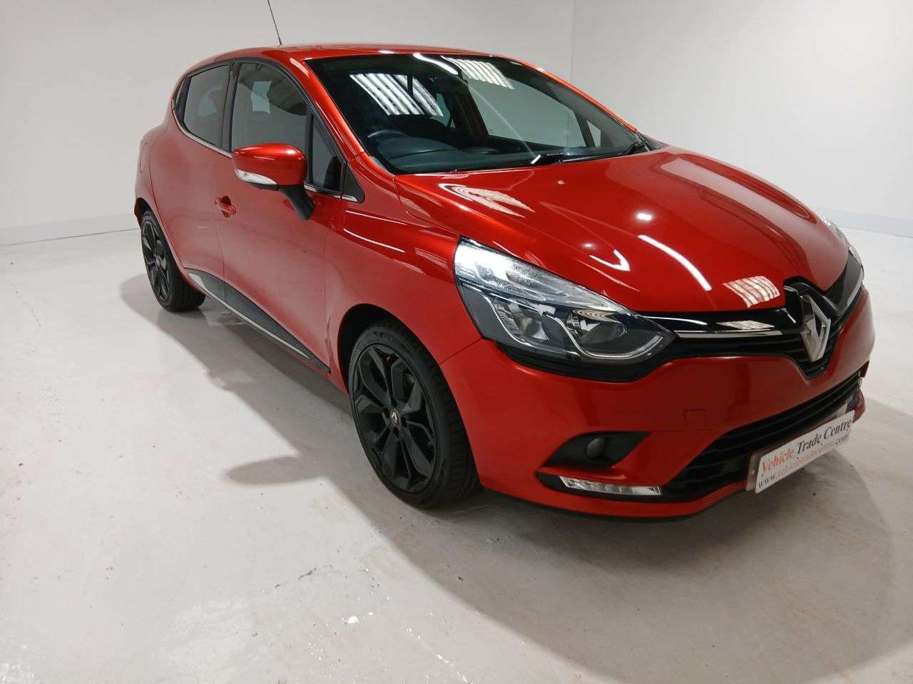 A 2018 RENAULT CLIO 0.9 TCe Iconic Hatchback 5dr Petrol Manual Euro 6 (s/s) (75 ps) A 2018 RENAULT CLIO 0.9 TCe Iconic Hatchback 5dr Petrol Manual Euro 6 (s/s) (75 ps)