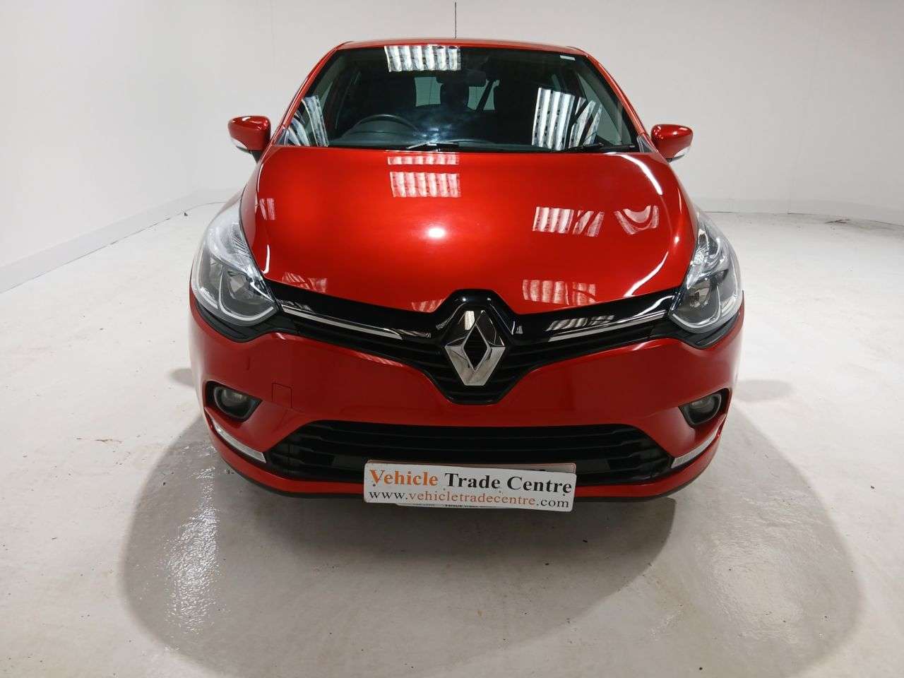 A 2018 RENAULT CLIO 0.9 TCe Iconic Hatchback 5dr Petrol Manual Euro 6 (s/s) (75 ps) A 2018 RENAULT CLIO 0.9 TCe Iconic Hatchback 5dr Petrol Manual Euro 6 (s/s) (75 ps)