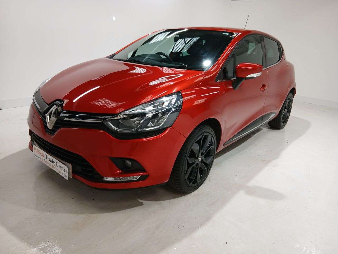 A 2018 RENAULT CLIO 0.9 TCe Iconic Hatchback 5dr Petrol Manual Euro 6 (s/s) (75 ps) A 2018 RENAULT CLIO 0.9 TCe Iconic Hatchback 5dr Petrol Manual Euro 6 (s/s) (75 ps)