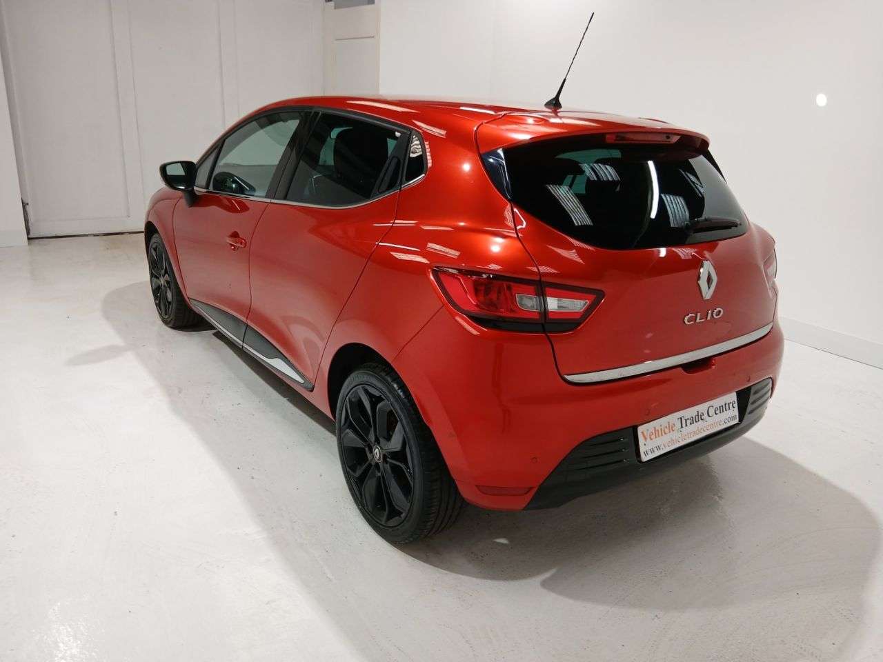 A 2018 RENAULT CLIO 0.9 TCe Iconic Hatchback 5dr Petrol Manual Euro 6 (s/s) (75 ps) A 2018 RENAULT CLIO 0.9 TCe Iconic Hatchback 5dr Petrol Manual Euro 6 (s/s) (75 ps)
