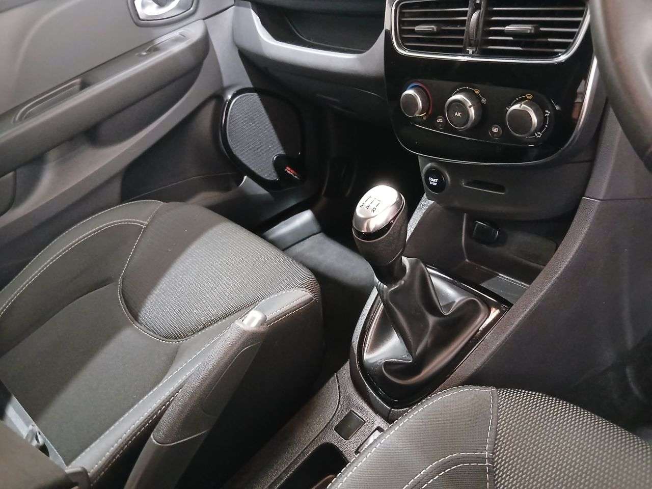 2018 RENAULT CLIO 2018 RENAULT CLIO