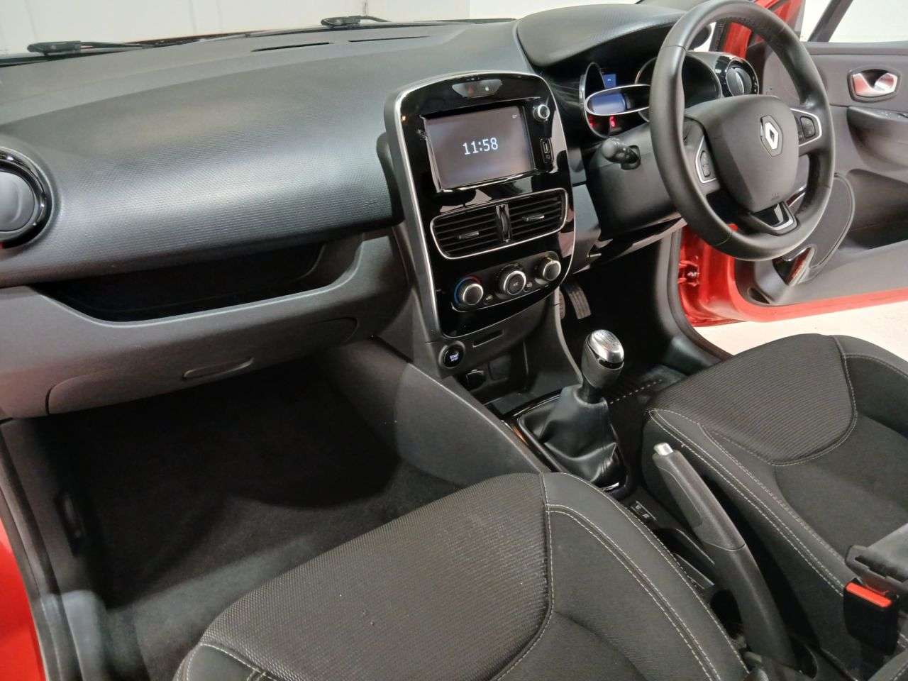2018 RENAULT CLIO 2018 RENAULT CLIO