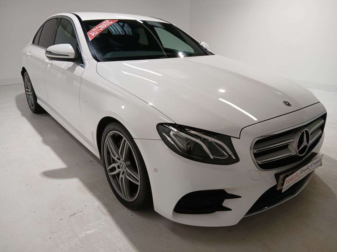 A 2019 MERCEDES-BENZ E CLASS 2.0 E200 AMG Line Saloon 4dr Petrol G-Tronic+ Euro 6 (s/s) (184 ps) A 2019 MERCEDES-BENZ E CLASS 2.0 E200 AMG Line Saloon 4dr Petrol G-Tronic+ Euro 6 (s/s) (184 ps)