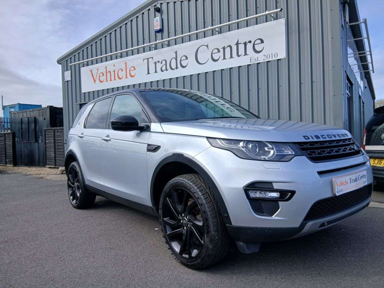 A 2019 LAND ROVER DISCOVERY SPORT 2.0 TD4 HSE Luxury SUV 5dr Diesel Auto 4WD Euro 6 (s/s) (180 ps) A 2019 LAND ROVER DISCOVERY SPORT 2.0 TD4 HSE Luxury SUV 5dr Diesel Auto 4WD Euro 6 (s/s) (180 ps)