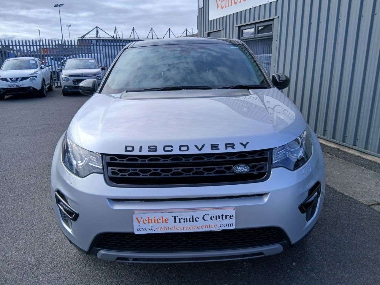A 2019 LAND ROVER DISCOVERY SPORT 2.0 TD4 HSE Luxury SUV 5dr Diesel Auto 4WD Euro 6 (s/s) (180 ps) A 2019 LAND ROVER DISCOVERY SPORT 2.0 TD4 HSE Luxury SUV 5dr Diesel Auto 4WD Euro 6 (s/s) (180 ps)