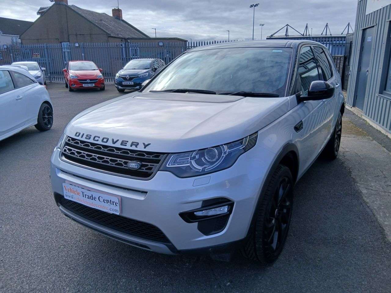 A 2019 LAND ROVER DISCOVERY SPORT 2.0 TD4 HSE Luxury SUV 5dr Diesel Auto 4WD Euro 6 (s/s) (180 ps) A 2019 LAND ROVER DISCOVERY SPORT 2.0 TD4 HSE Luxury SUV 5dr Diesel Auto 4WD Euro 6 (s/s) (180 ps)