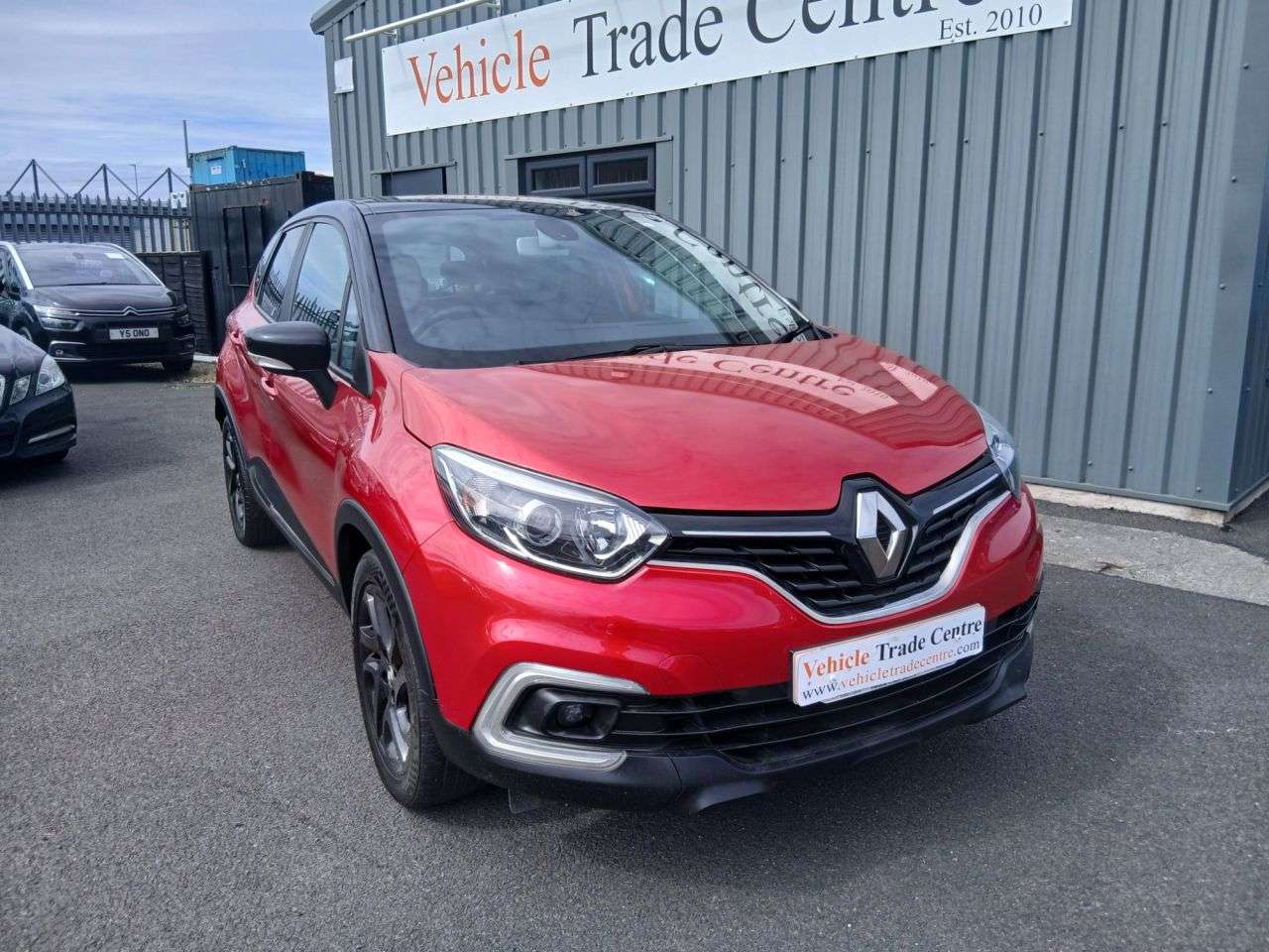 A 2018 RENAULT CAPTUR 0.9 TCe ENERGY Iconic SUV 5dr Petrol Manual Euro 6 (s/s) (90 ps) A 2018 RENAULT CAPTUR 0.9 TCe ENERGY Iconic SUV 5dr Petrol Manual Euro 6 (s/s) (90 ps)