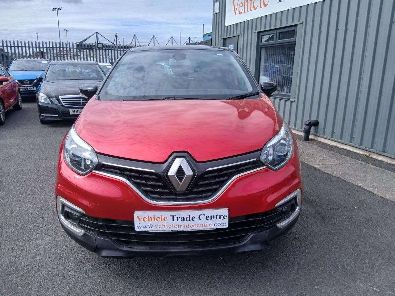 A 2018 RENAULT CAPTUR 0.9 TCe ENERGY Iconic SUV 5dr Petrol Manual Euro 6 (s/s) (90 ps) A 2018 RENAULT CAPTUR 0.9 TCe ENERGY Iconic SUV 5dr Petrol Manual Euro 6 (s/s) (90 ps)
