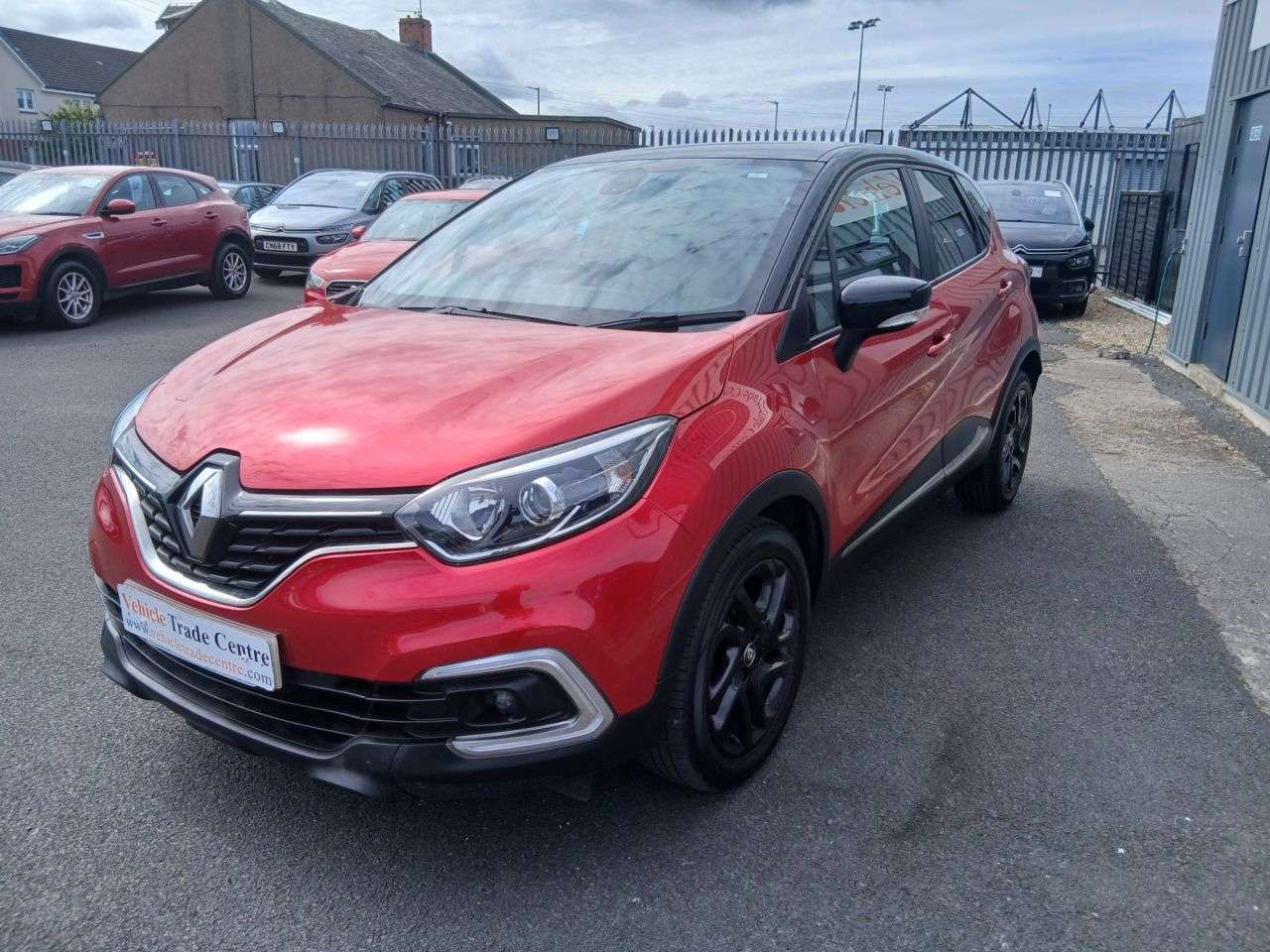 A 2018 RENAULT CAPTUR 0.9 TCe ENERGY Iconic SUV 5dr Petrol Manual Euro 6 (s/s) (90 ps) A 2018 RENAULT CAPTUR 0.9 TCe ENERGY Iconic SUV 5dr Petrol Manual Euro 6 (s/s) (90 ps)