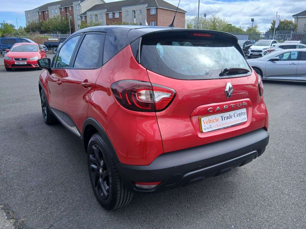 A 2018 RENAULT CAPTUR 0.9 TCe ENERGY Iconic SUV 5dr Petrol Manual Euro 6 (s/s) (90 ps) A 2018 RENAULT CAPTUR 0.9 TCe ENERGY Iconic SUV 5dr Petrol Manual Euro 6 (s/s) (90 ps)