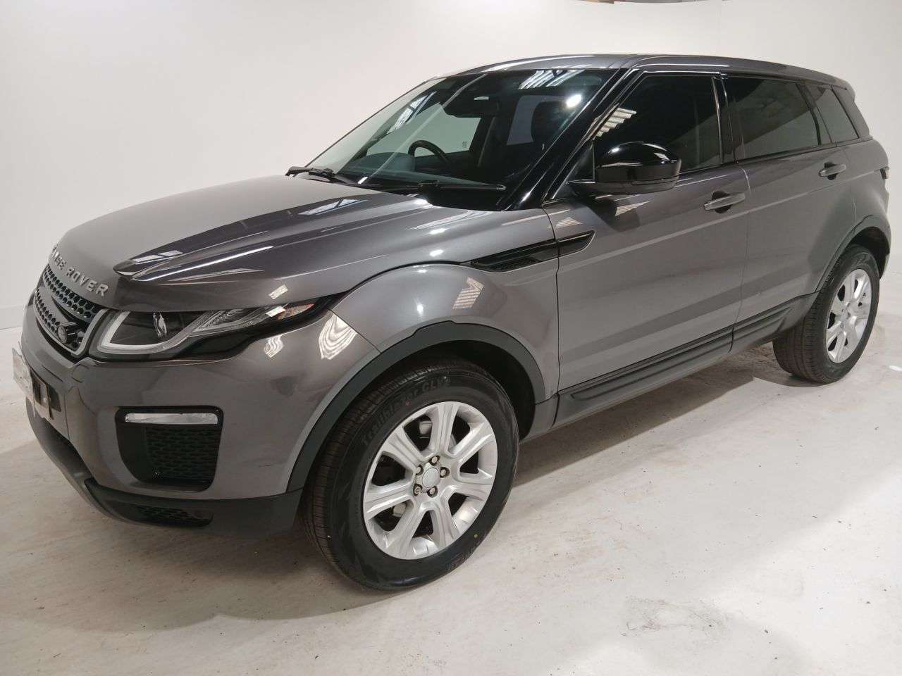 A 2018 LAND ROVER RANGE ROVER EVOQUE 2.0 TD4 SE Tech SUV 5dr Diesel Auto 4WD Euro 6 (s/s) (180 ps) A 2018 LAND ROVER RANGE ROVER EVOQUE 2.0 TD4 SE Tech SUV 5dr Diesel Auto 4WD Euro 6 (s/s) (180 ps)