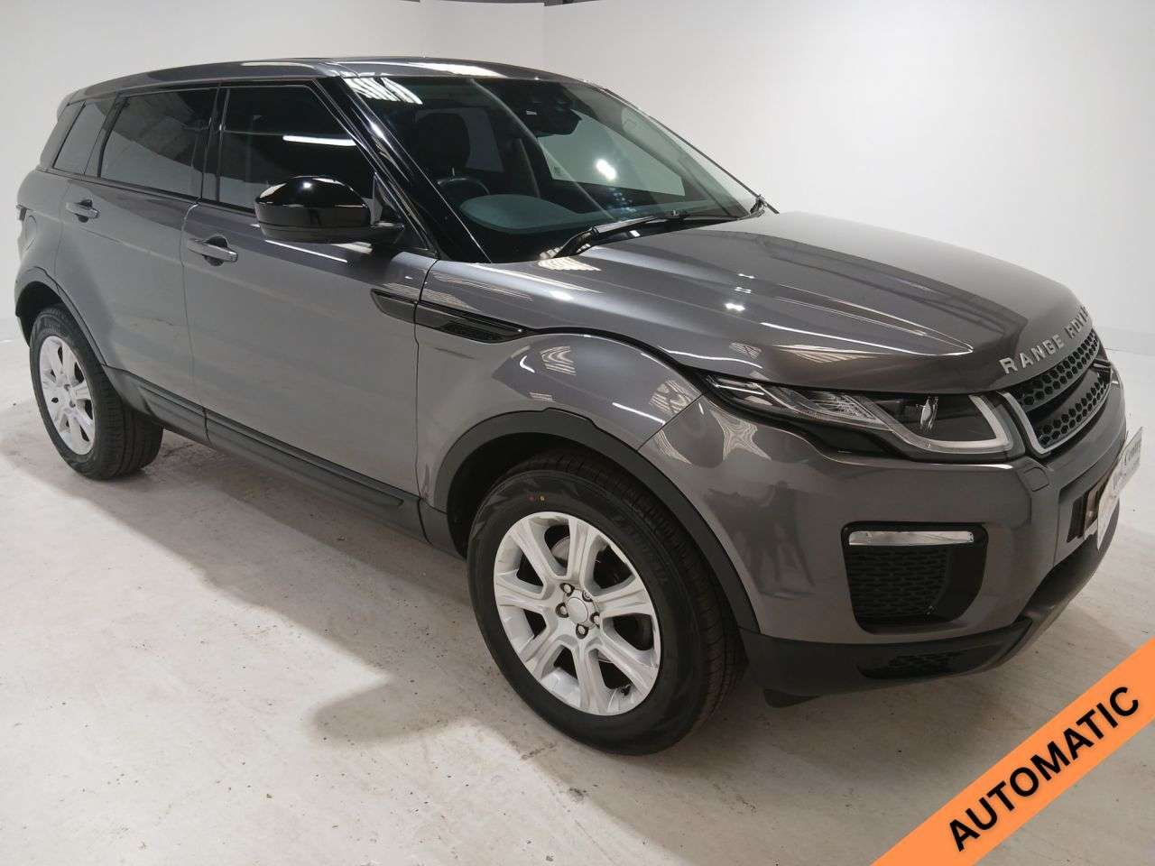 A 2018 LAND ROVER RANGE ROVER EVOQUE 2.0 TD4 SE Tech SUV 5dr Diesel Auto 4WD Euro 6 (s/s) (180 ps) A 2018 LAND ROVER RANGE ROVER EVOQUE 2.0 TD4 SE Tech SUV 5dr Diesel Auto 4WD Euro 6 (s/s) (180 ps)