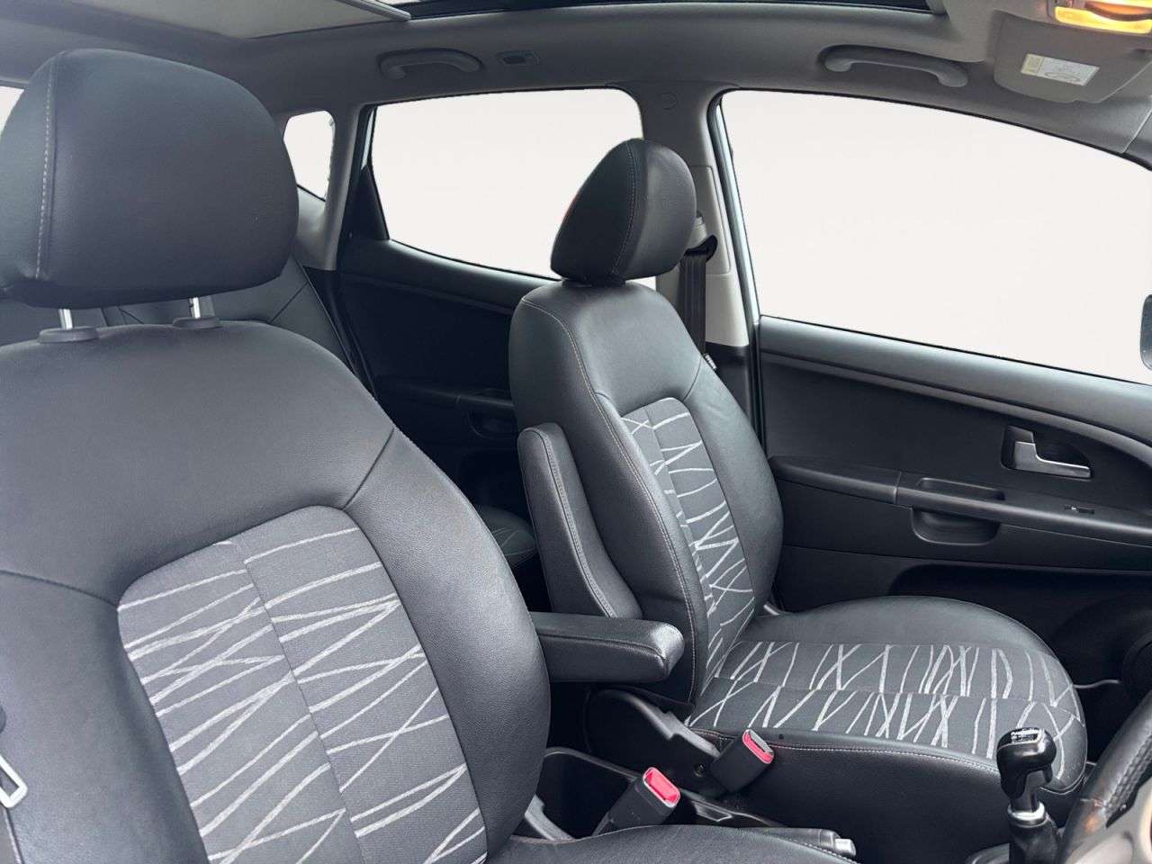 A 2018 KIA VENGA 1.6 CRDi 4 MPV 5dr Diesel Manual Euro 6 (s/s) (114 bhp) A 2018 KIA VENGA 1.6 CRDi 4 MPV 5dr Diesel Manual Euro 6 (s/s) (114 bhp)