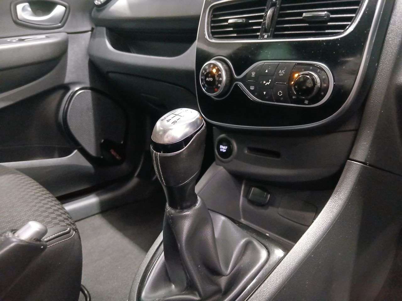 2018 RENAULT CLIO 2018 RENAULT CLIO