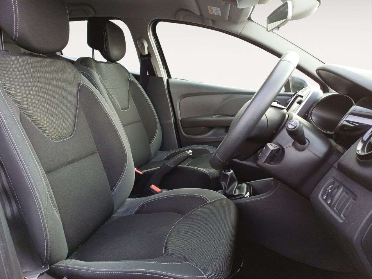 A 2018 RENAULT CLIO 1.2 16V Dynamique Nav Hatchback 5dr Petrol Manual Euro 6 (75 ps) A 2018 RENAULT CLIO 1.2 16V Dynamique Nav Hatchback 5dr Petrol Manual Euro 6 (75 ps)