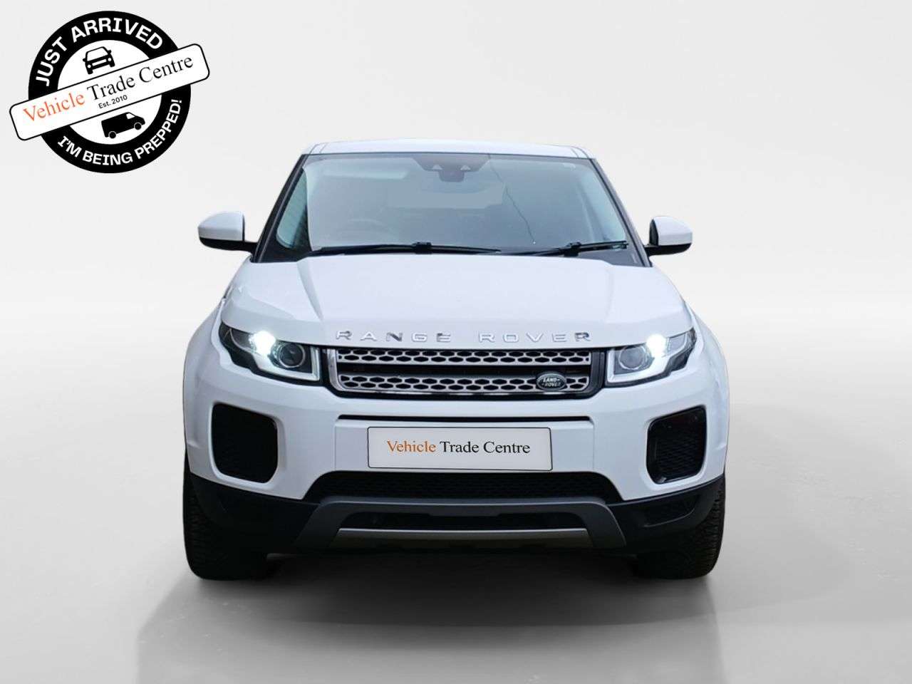 A 2018 LAND ROVER RANGE ROVER EVOQUE 2.0 eD4 SE SUV 5dr Diesel Manual FWD Euro 6 (s/s) (150 ps) A 2018 LAND ROVER RANGE ROVER EVOQUE 2.0 eD4 SE SUV 5dr Diesel Manual FWD Euro 6 (s/s) (150 ps)