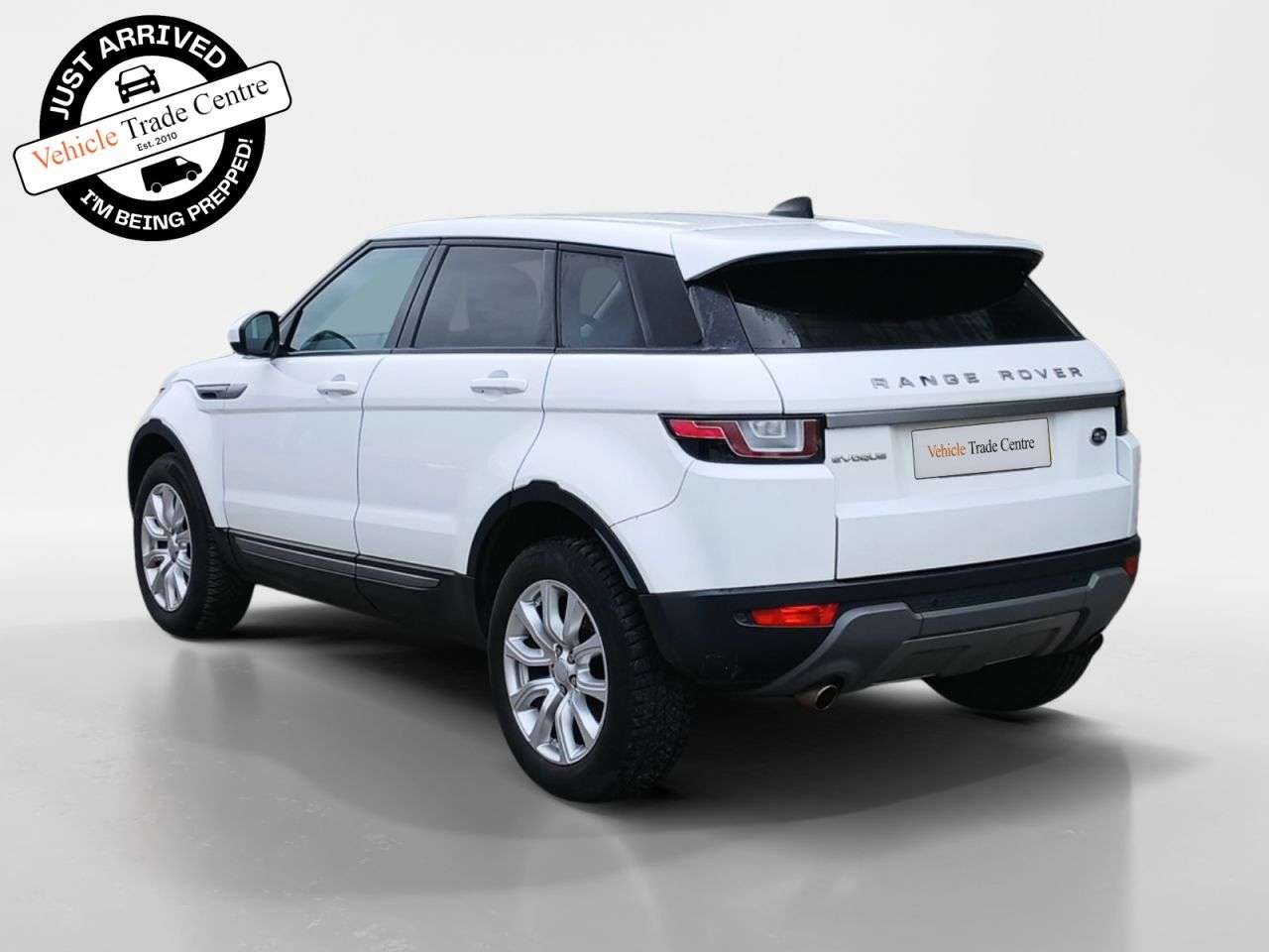 A 2018 LAND ROVER RANGE ROVER EVOQUE 2.0 eD4 SE SUV 5dr Diesel Manual FWD Euro 6 (s/s) (150 ps) A 2018 LAND ROVER RANGE ROVER EVOQUE 2.0 eD4 SE SUV 5dr Diesel Manual FWD Euro 6 (s/s) (150 ps)