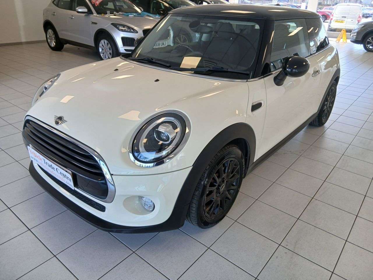A 2018 MINI HATCH 1.5 Cooper Hatchback 3dr Petrol Manual Euro 6 (s/s) (136 ps) A 2018 MINI HATCH 1.5 Cooper Hatchback 3dr Petrol Manual Euro 6 (s/s) (136 ps)