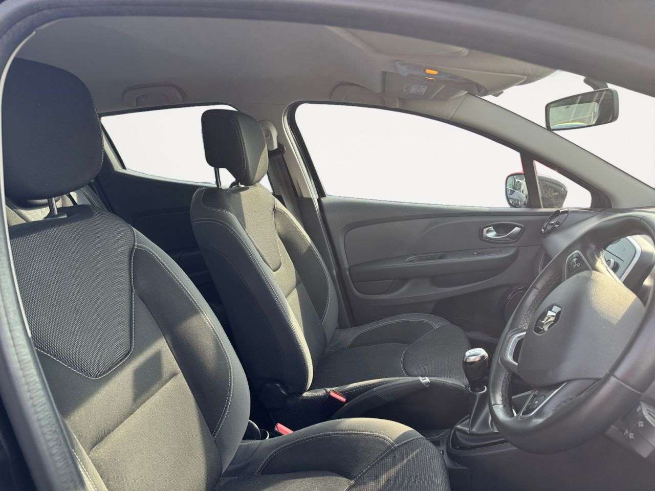 A 2018 RENAULT CLIO 0.9 TCe Play Hatchback 5dr Petrol Manual Euro 6 (s/s) (75 ps) A 2018 RENAULT CLIO 0.9 TCe Play Hatchback 5dr Petrol Manual Euro 6 (s/s) (75 ps)