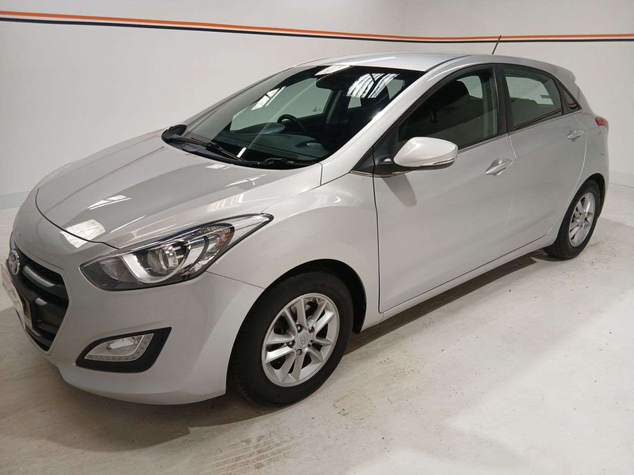 A 2016 HYUNDAI I30 1.6 CRDi Blue Drive SE Nav Hatchback 5dr Diesel Manual Euro 6 (s/s) (110 ps A 2016 HYUNDAI I30 1.6 CRDi Blue Drive SE Nav Hatchback 5dr Diesel Manual Euro 6 (s/s) (110 ps