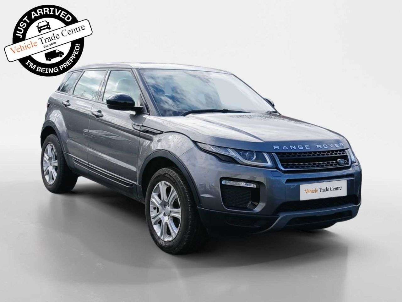 A 2018 LAND ROVER RANGE ROVER EVOQUE 2.0 TD4 SE Tech SUV 5dr Diesel Auto 4WD Euro 6 (s/s) (180 ps) A 2018 LAND ROVER RANGE ROVER EVOQUE 2.0 TD4 SE Tech SUV 5dr Diesel Auto 4WD Euro 6 (s/s) (180 ps)