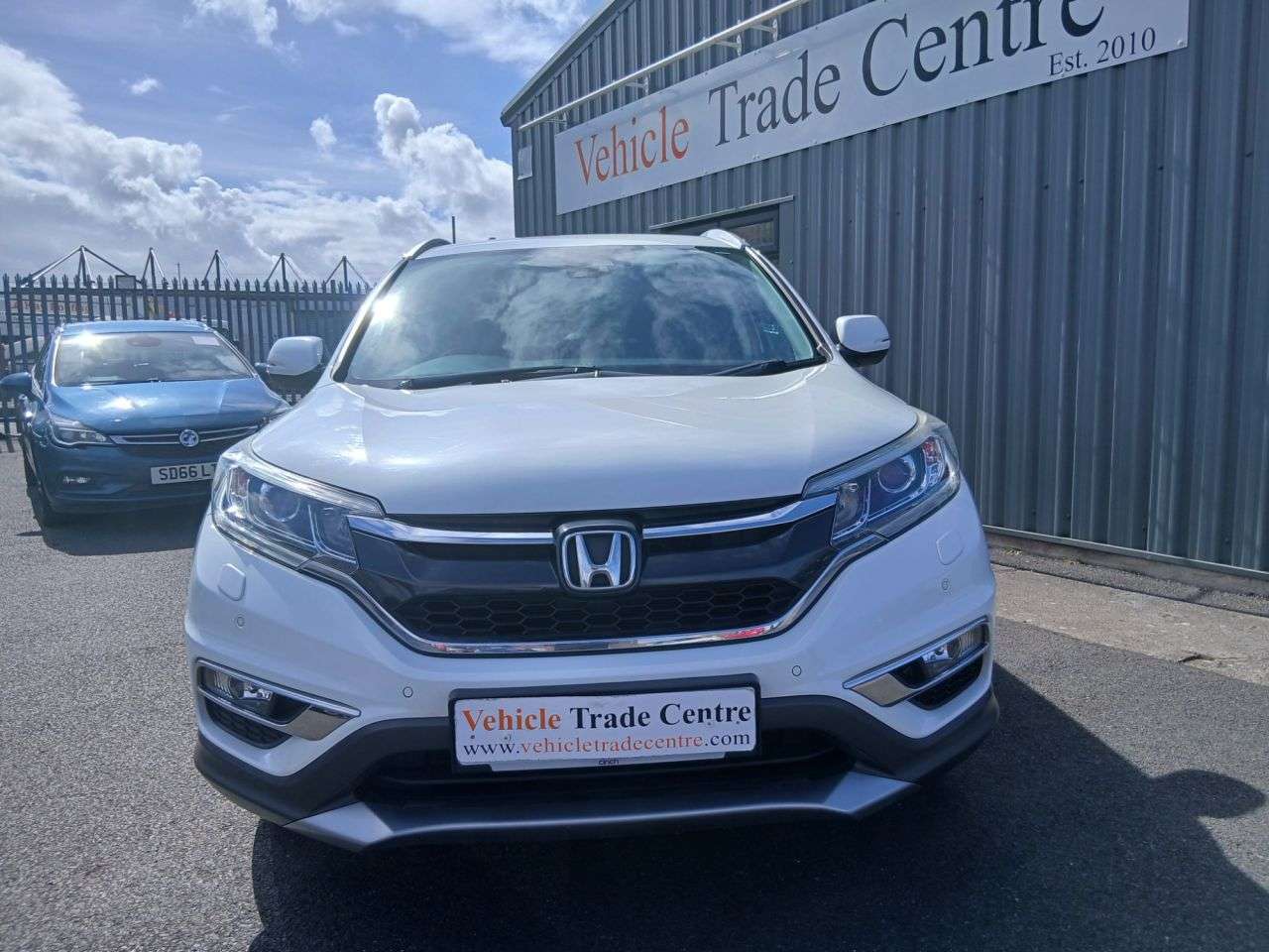 A 2018 HONDA CR-V 1.6 i-DTEC SR SUV 5dr Diesel Manual Euro 6 (s/s) (120 ps) A 2018 HONDA CR-V 1.6 i-DTEC SR SUV 5dr Diesel Manual Euro 6 (s/s) (120 ps)