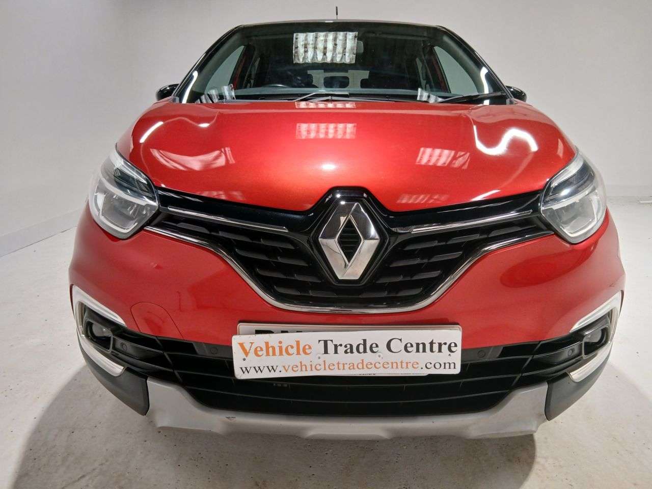 A 2018 RENAULT CAPTUR 0.9 TCe ENERGY GT Line SUV 5dr Petrol Manual Euro 6 (s/s) (90 ps) A 2018 RENAULT CAPTUR 0.9 TCe ENERGY GT Line SUV 5dr Petrol Manual Euro 6 (s/s) (90 ps)