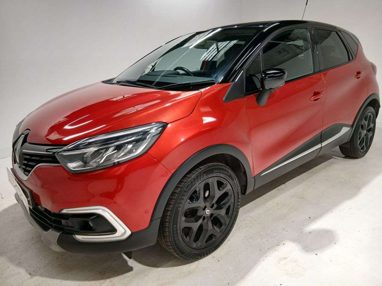 A 2018 RENAULT CAPTUR 0.9 TCe ENERGY GT Line SUV 5dr Petrol Manual Euro 6 (s/s) (90 ps) A 2018 RENAULT CAPTUR 0.9 TCe ENERGY GT Line SUV 5dr Petrol Manual Euro 6 (s/s) (90 ps)