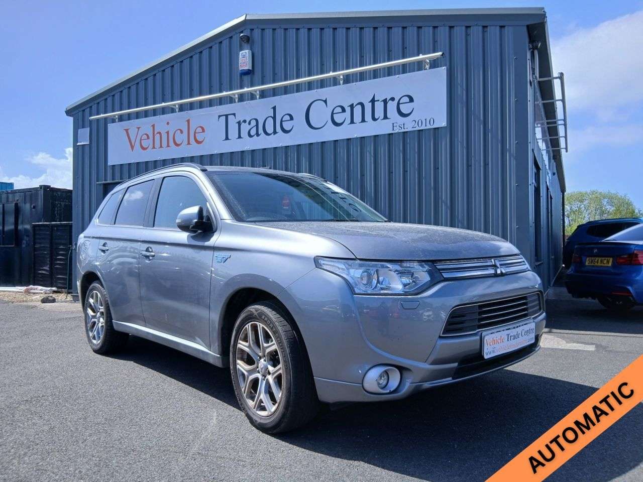 A 2015 MITSUBISHI OUTLANDER 2.0h 12kWh GX4h SUV 5dr Petrol Plug-in Hybrid CVT 4WD Euro 5 (s/s) (200 ps) A 2015 MITSUBISHI OUTLANDER 2.0h 12kWh GX4h SUV 5dr Petrol Plug-in Hybrid CVT 4WD Euro 5 (s/s) (200 ps)