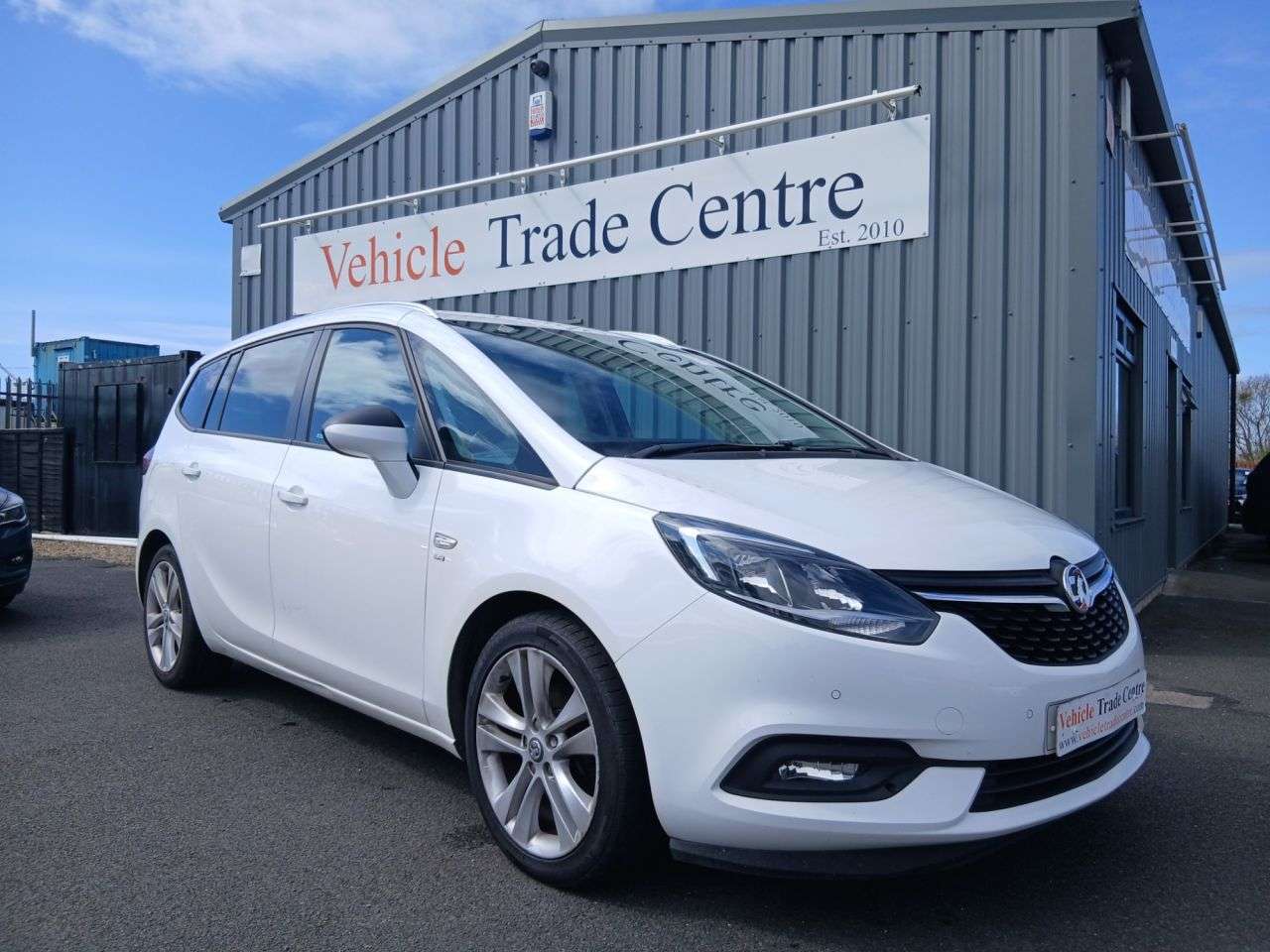 A 2016 VAUXHALL ZAFIRA TOURER 1.4i Turbo SRi Nav MPV 5dr Petrol Manual Euro 6 (140 ps) A 2016 VAUXHALL ZAFIRA TOURER 1.4i Turbo SRi Nav MPV 5dr Petrol Manual Euro 6 (140 ps)