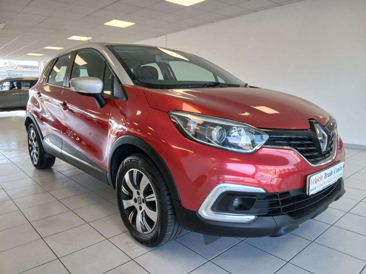 A 2018 RENAULT CAPTUR 0.9 TCe ENERGY Play SUV 5dr Petrol Manual Euro 6 (s/s) (90 ps) A 2018 RENAULT CAPTUR 0.9 TCe ENERGY Play SUV 5dr Petrol Manual Euro 6 (s/s) (90 ps)