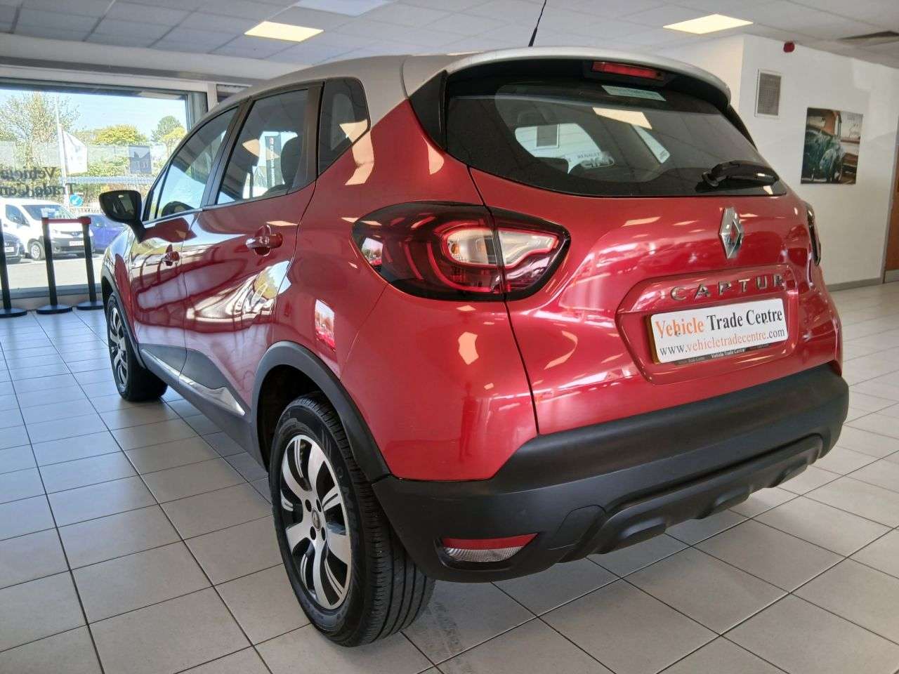 A 2018 RENAULT CAPTUR 0.9 TCe ENERGY Play SUV 5dr Petrol Manual Euro 6 (s/s) (90 ps) A 2018 RENAULT CAPTUR 0.9 TCe ENERGY Play SUV 5dr Petrol Manual Euro 6 (s/s) (90 ps)