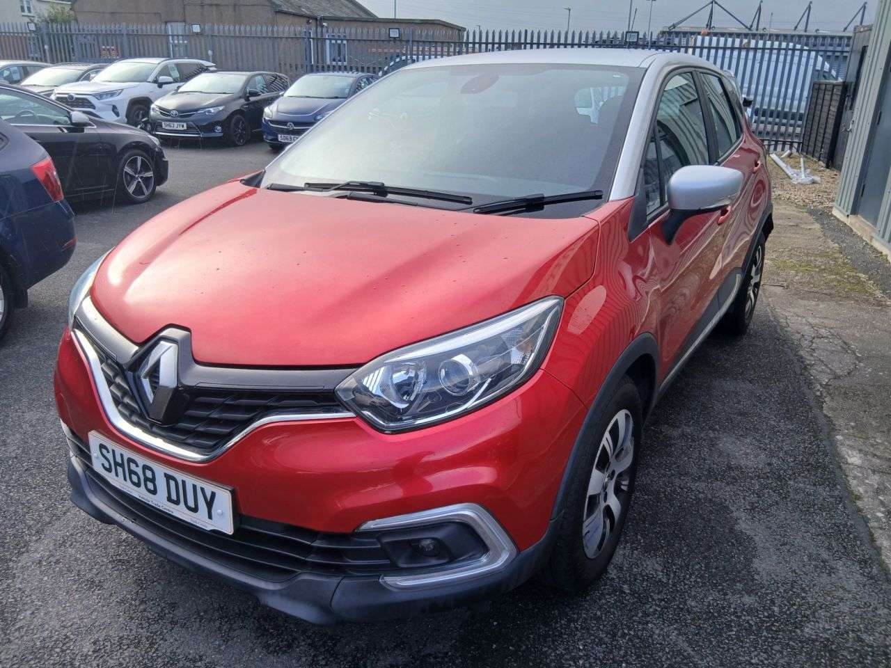 A 2018 RENAULT CAPTUR 0.9 TCe ENERGY Play SUV 5dr Petrol Manual Euro 6 (s/s) (90 ps) A 2018 RENAULT CAPTUR 0.9 TCe ENERGY Play SUV 5dr Petrol Manual Euro 6 (s/s) (90 ps)