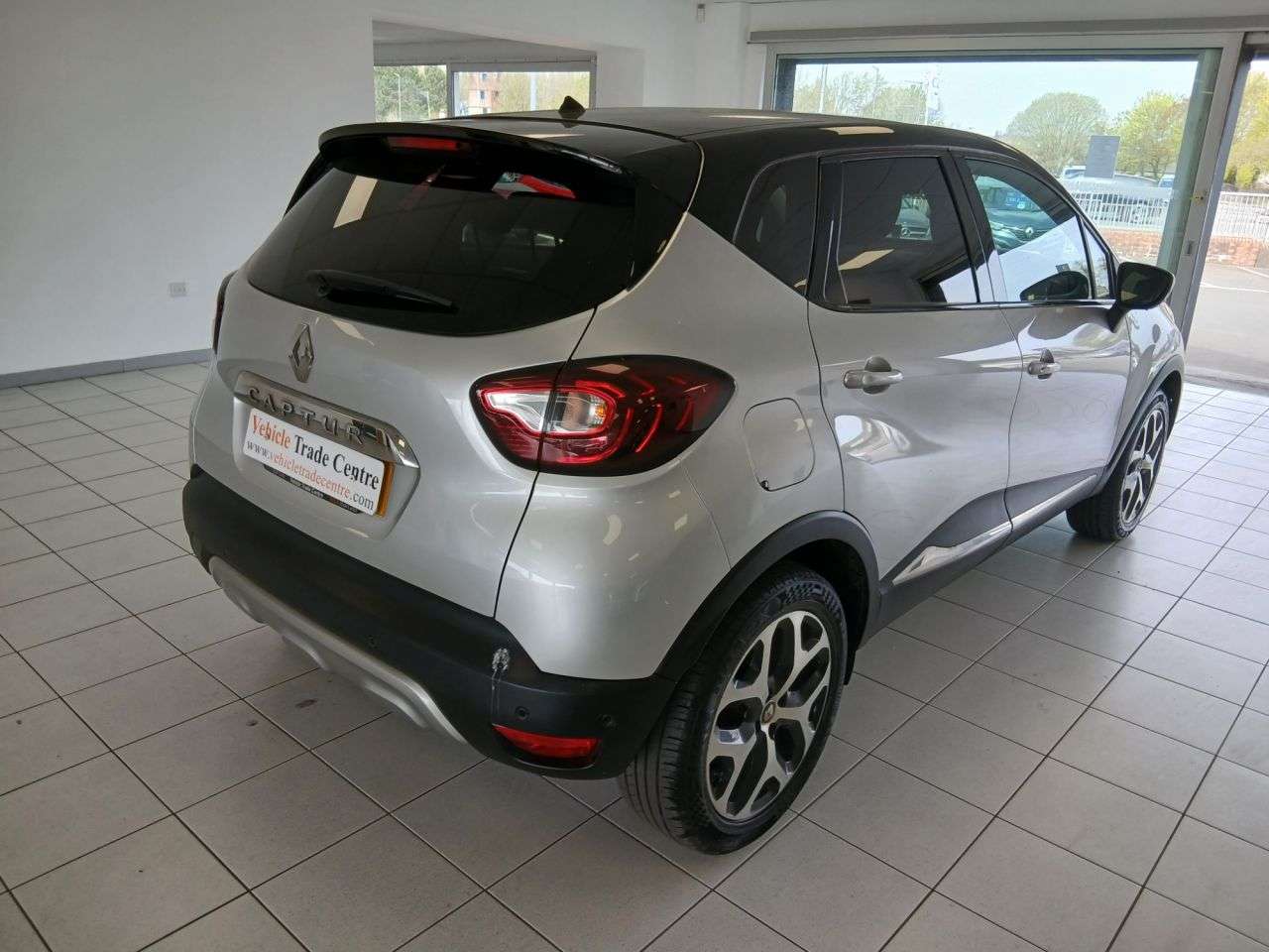 A 2018 RENAULT CAPTUR 0.9 TCe ENERGY GT Line SUV 5dr Petrol Manual Euro 6 (s/s) (90 ps) A 2018 RENAULT CAPTUR 0.9 TCe ENERGY GT Line SUV 5dr Petrol Manual Euro 6 (s/s) (90 ps)