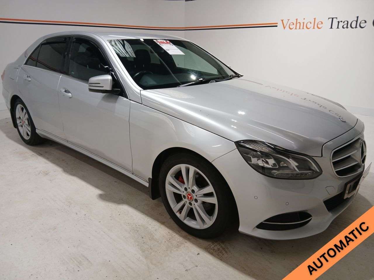 A 2014 MERCEDES-BENZ E CLASS 2.1 E220 CDI SE Saloon 4dr Diesel G-Tronic+ Euro 5 (s/s) (170 ps) A 2014 MERCEDES-BENZ E CLASS 2.1 E220 CDI SE Saloon 4dr Diesel G-Tronic+ Euro 5 (s/s) (170 ps)