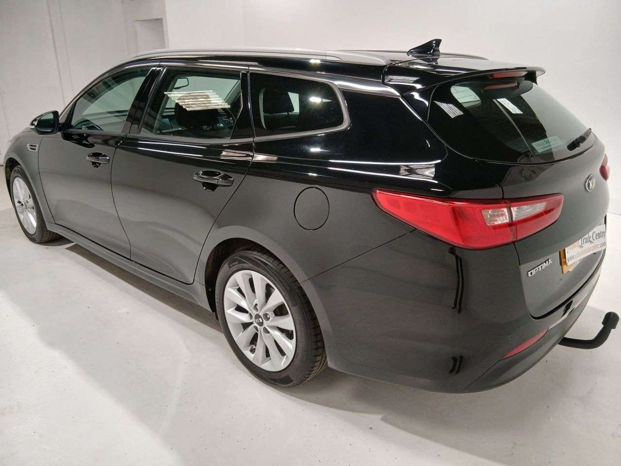 A 2018 KIA OPTIMA 1.7 CRDi 2 Sportswagon 5dr Diesel Manual Euro 6 (s/s) (139 bhp) A 2018 KIA OPTIMA 1.7 CRDi 2 Sportswagon 5dr Diesel Manual Euro 6 (s/s) (139 bhp)