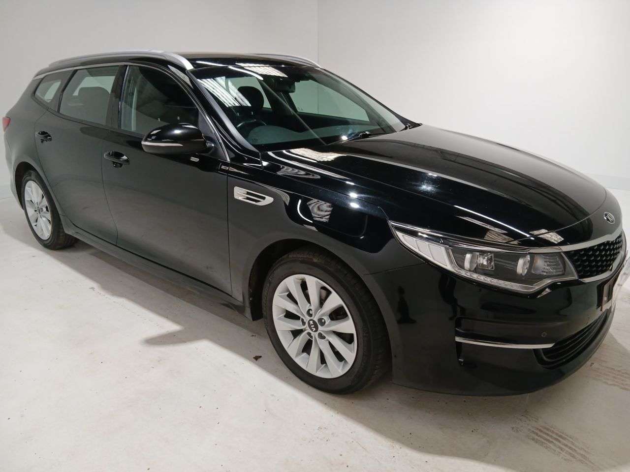 A 2018 KIA OPTIMA 1.7 CRDi 2 Sportswagon 5dr Diesel Manual Euro 6 (s/s) (139 bhp) A 2018 KIA OPTIMA 1.7 CRDi 2 Sportswagon 5dr Diesel Manual Euro 6 (s/s) (139 bhp)