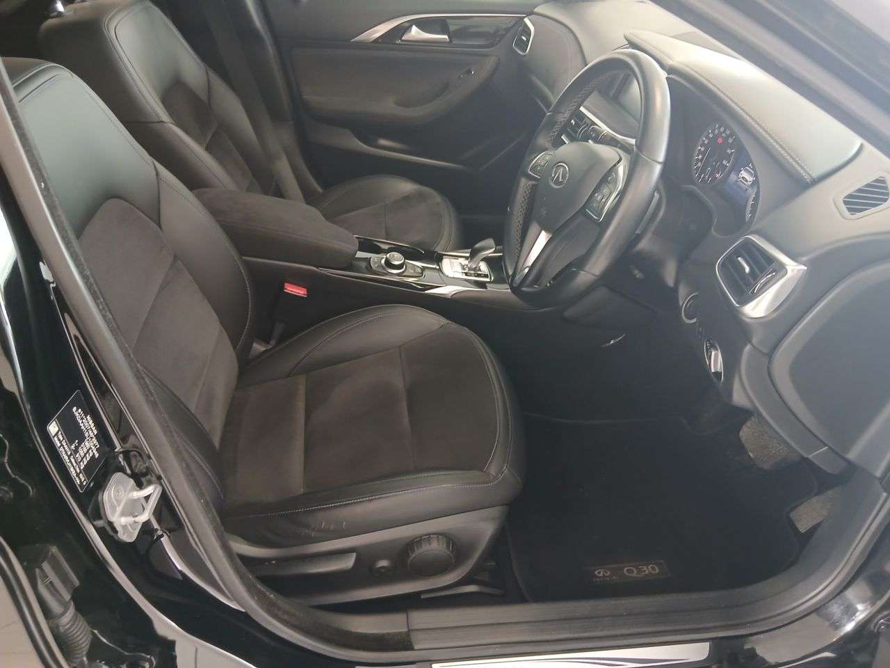 2016 INFINITI Q30 2016 INFINITI Q30