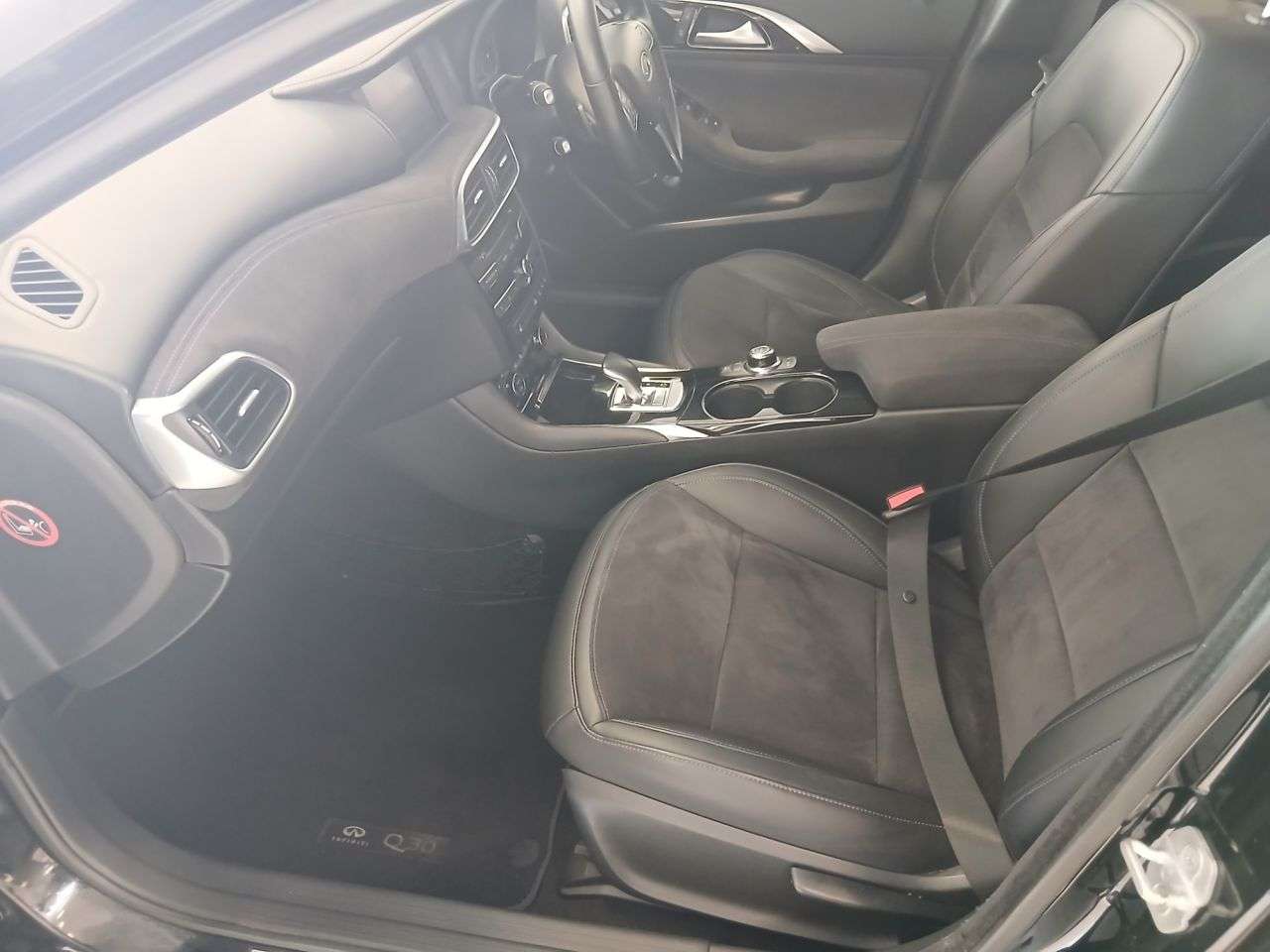 2016 INFINITI Q30 2016 INFINITI Q30