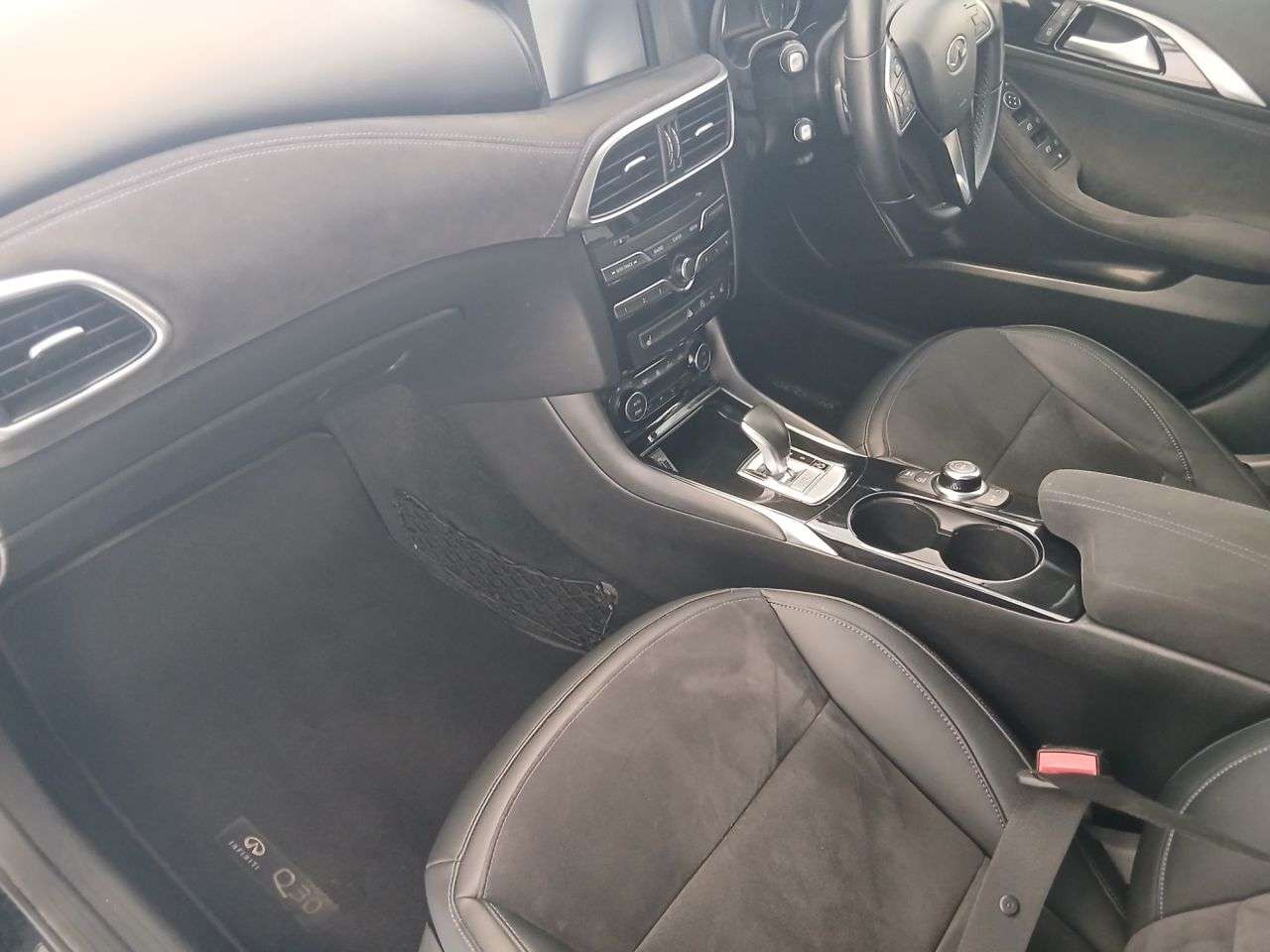 2016 INFINITI Q30 2016 INFINITI Q30