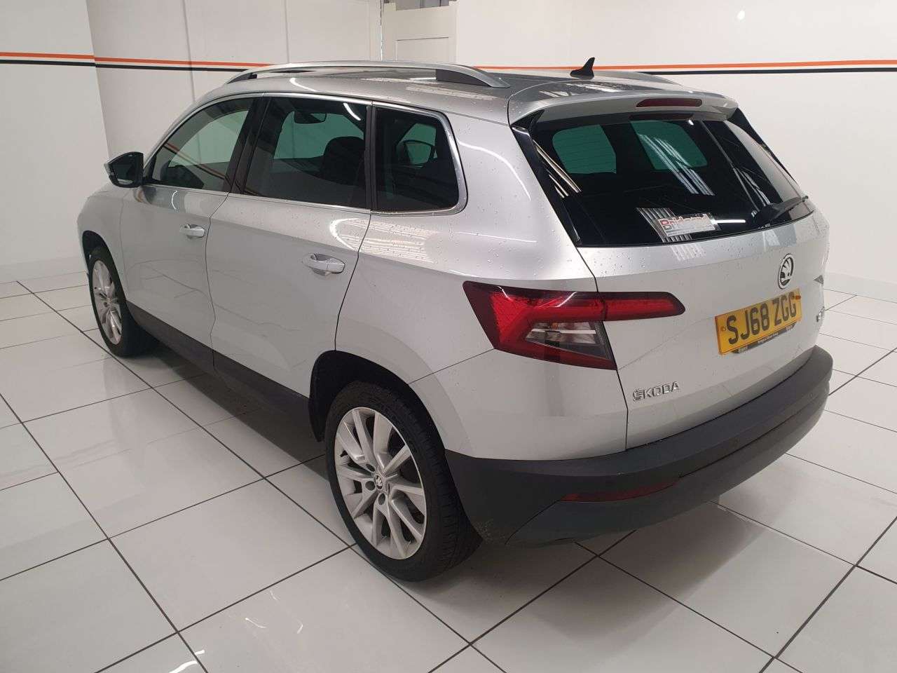 A 2018 SKODA KAROQ 1.6 TDI SE L SUV 5dr Diesel DSG Euro 6 (s/s) (115 ps) A 2018 SKODA KAROQ 1.6 TDI SE L SUV 5dr Diesel DSG Euro 6 (s/s) (115 ps)