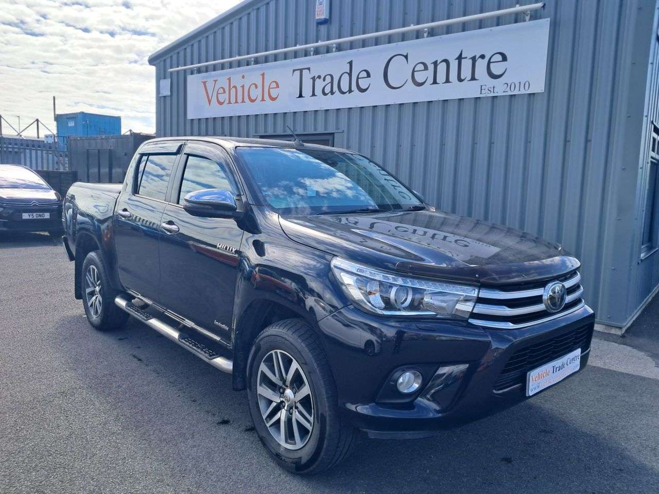 A 2018 TOYOTA HILUX 2.4 D-4D Invincible Pickup Double Cab 4dr Diesel Auto 4WD Euro 6 (s/s) (TSS A 2018 TOYOTA HILUX 2.4 D-4D Invincible Pickup Double Cab 4dr Diesel Auto 4WD Euro 6 (s/s) (TSS