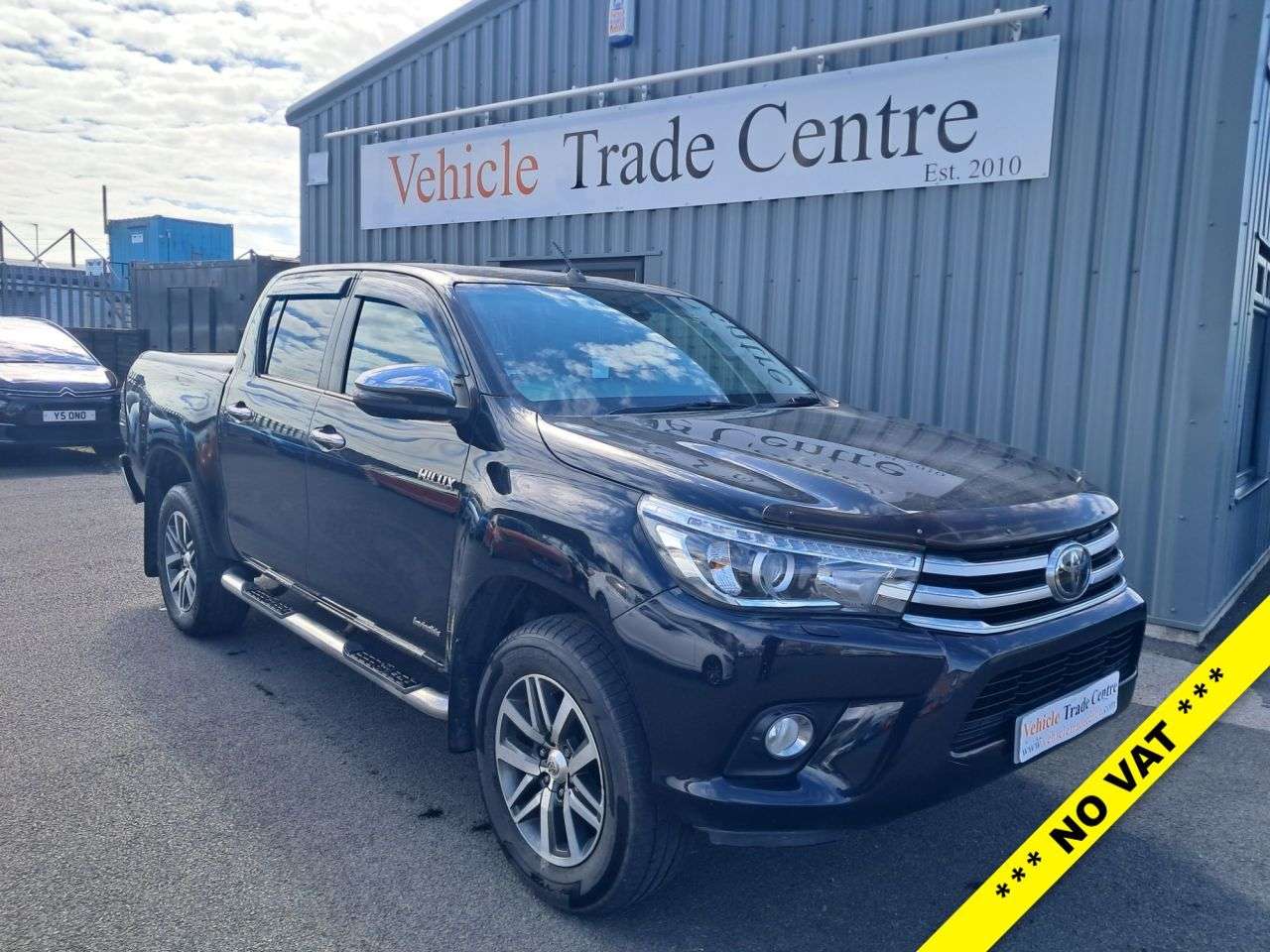A 2018 TOYOTA HILUX 2.4 D-4D Invincible Pickup Double Cab 4dr Diesel Auto 4WD Euro 6 (s/s) (TSS A 2018 TOYOTA HILUX 2.4 D-4D Invincible Pickup Double Cab 4dr Diesel Auto 4WD Euro 6 (s/s) (TSS