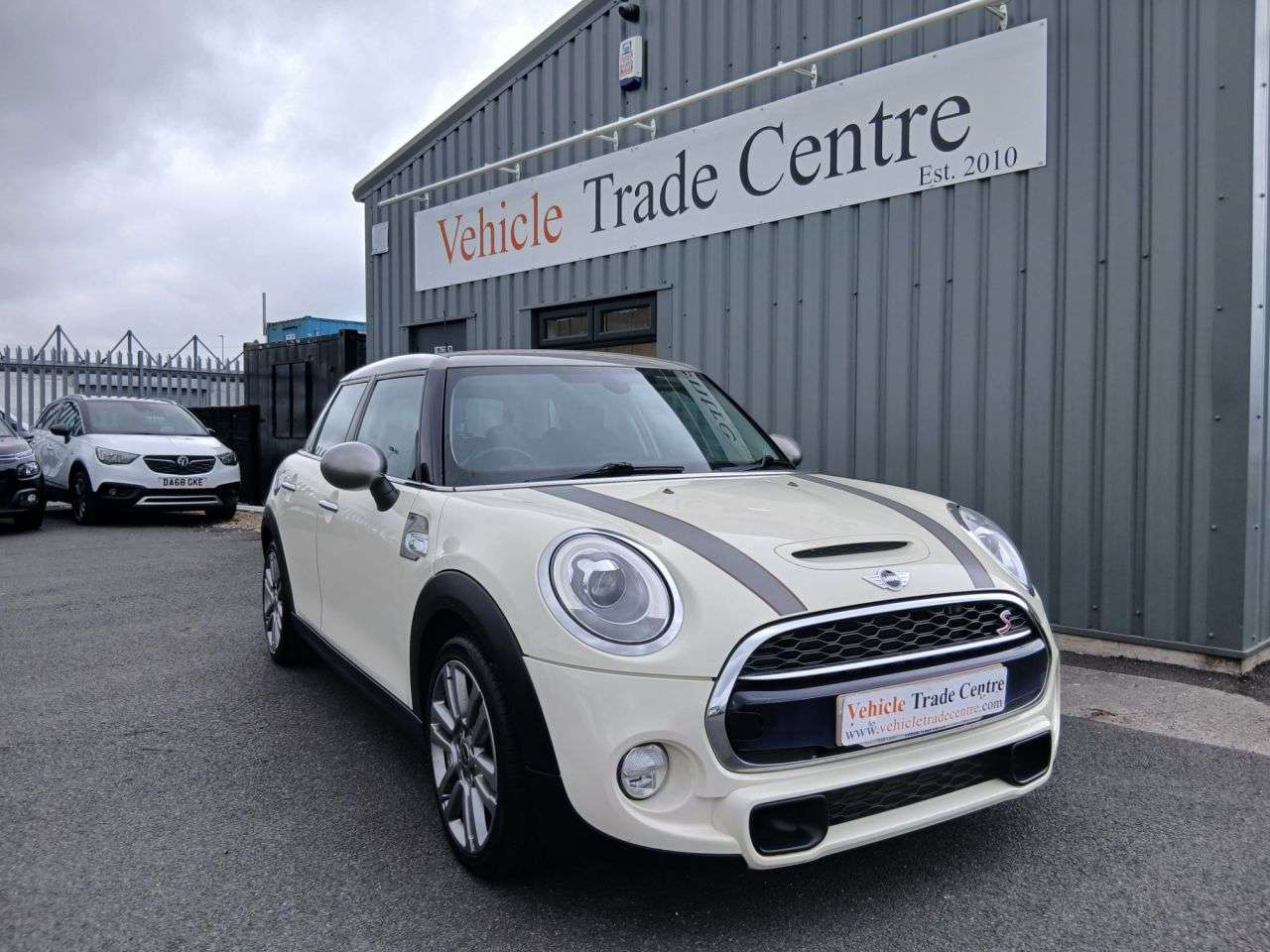 A 2017 MINI HATCH 2.0 Cooper S Seven Hatchback 5dr Petrol Manual Euro 6 (s/s) (192 ps) A 2017 MINI HATCH 2.0 Cooper S Seven Hatchback 5dr Petrol Manual Euro 6 (s/s) (192 ps)