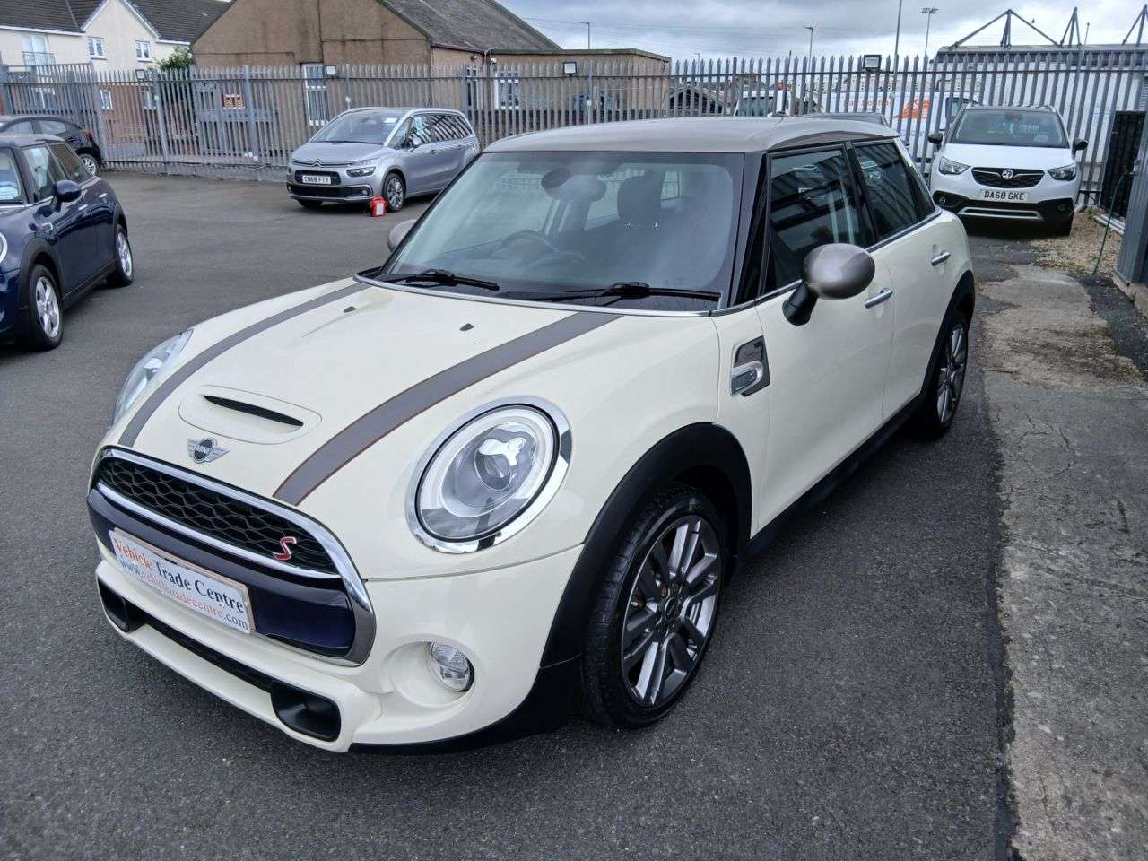 A 2017 MINI HATCH 2.0 Cooper S Seven Hatchback 5dr Petrol Manual Euro 6 (s/s) (192 ps) A 2017 MINI HATCH 2.0 Cooper S Seven Hatchback 5dr Petrol Manual Euro 6 (s/s) (192 ps)
