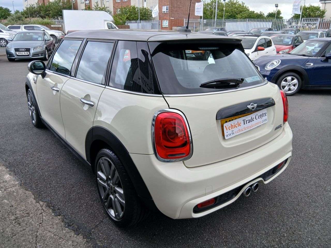 A 2017 MINI HATCH 2.0 Cooper S Seven Hatchback 5dr Petrol Manual Euro 6 (s/s) (192 ps) A 2017 MINI HATCH 2.0 Cooper S Seven Hatchback 5dr Petrol Manual Euro 6 (s/s) (192 ps)