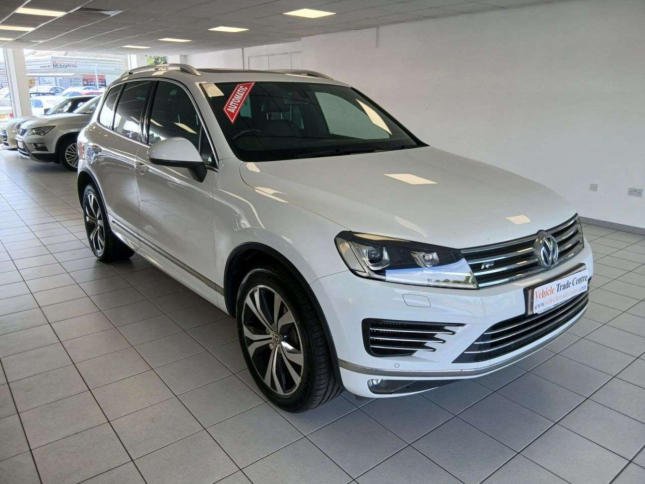 A 2015 VOLKSWAGEN TOUAREG 3.0 TDI V6 BlueMotion Tech R-Line SUV 5dr Diesel Tiptronic 4WD Euro 6 (s/s) A 2015 VOLKSWAGEN TOUAREG 3.0 TDI V6 BlueMotion Tech R-Line SUV 5dr Diesel Tiptronic 4WD Euro 6 (s/s)