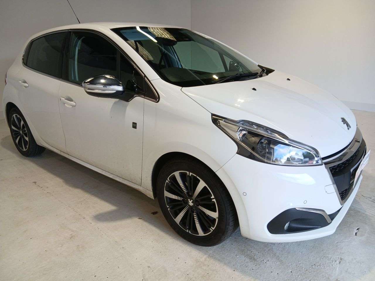 A 2018 PEUGEOT 208 1.2 PureTech Tech Edition Hatchback 5dr Petrol Manual Euro 6 (s/s) (82 ps) A 2018 PEUGEOT 208 1.2 PureTech Tech Edition Hatchback 5dr Petrol Manual Euro 6 (s/s) (82 ps)